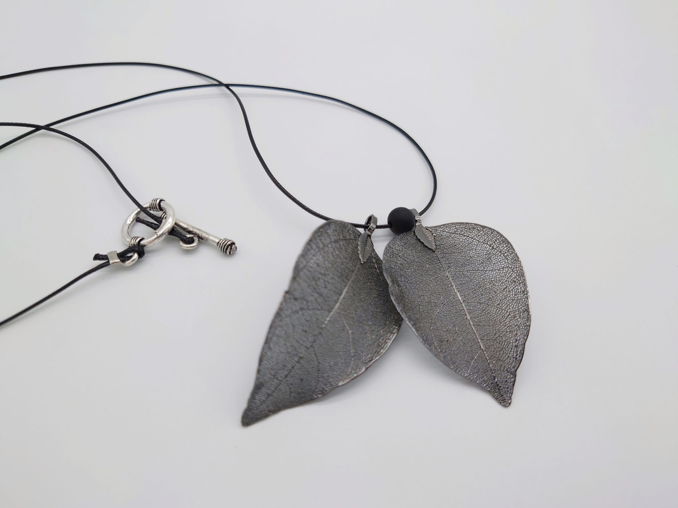 Filigree fairy leaves necklace